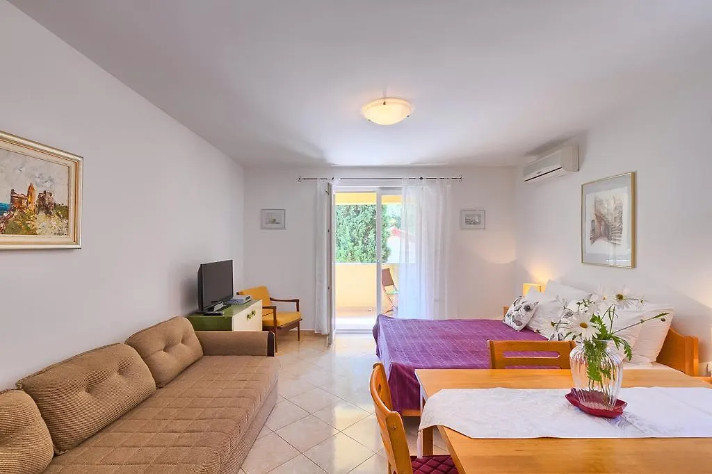 Franulovic Apartments Premantura