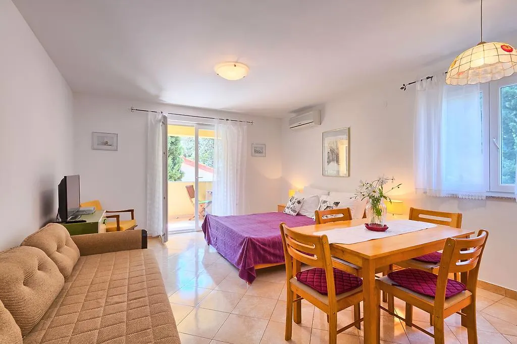 Franulovic Apartments Premantura 0*,