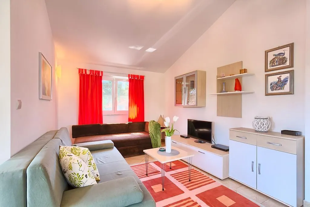 Franulovic Apartments Premantura