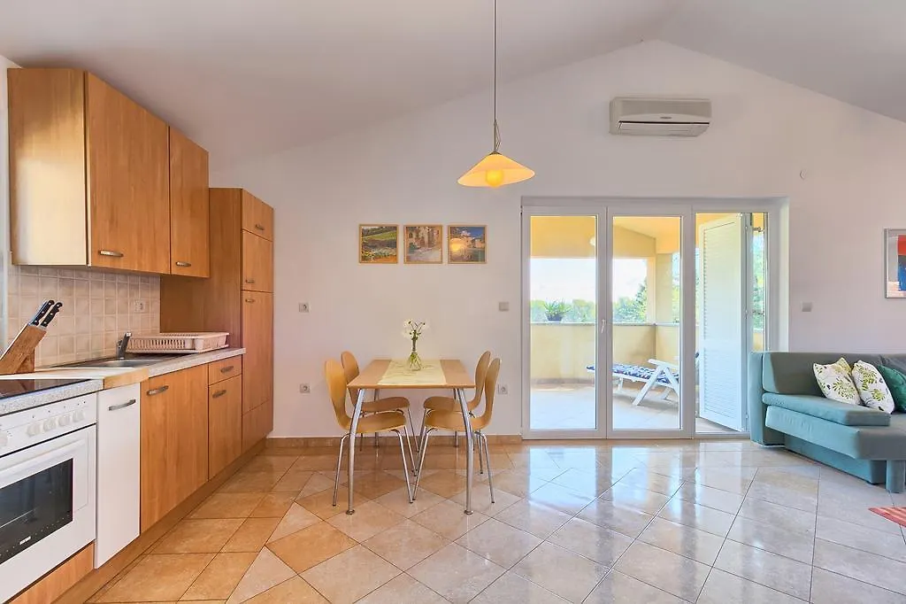 Franulovic Apartments Premantura