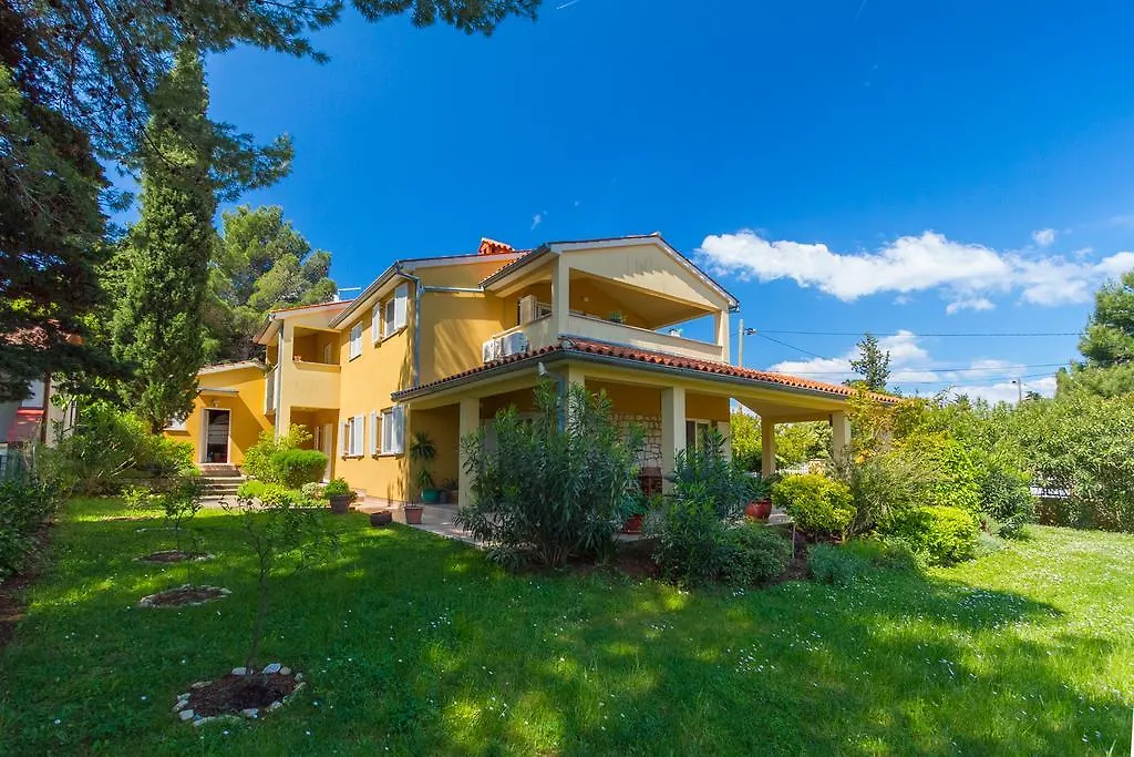 Franulovic Apartments Premantura