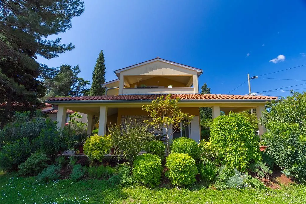 Franulovic Apartments Premantura