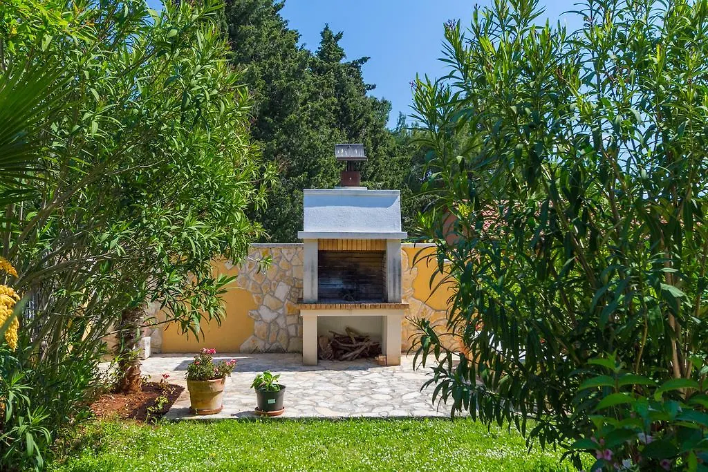Franulovic Apartments Premantura 0*,
