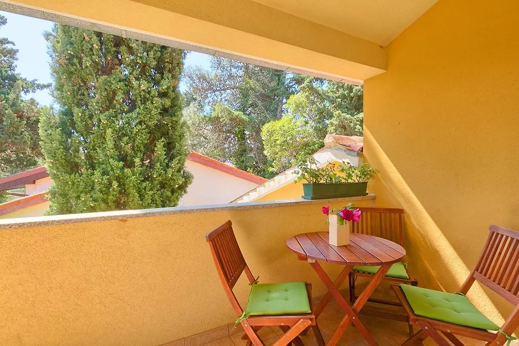 Franulovic Apartments Premantura