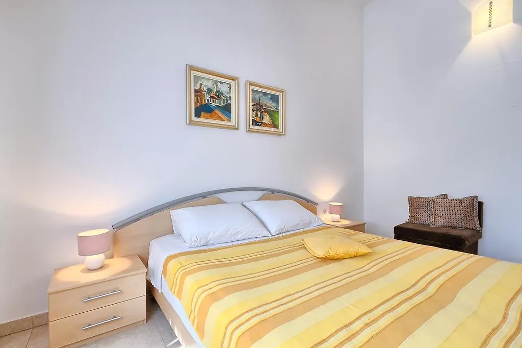 Franulovic Apartments Premantura