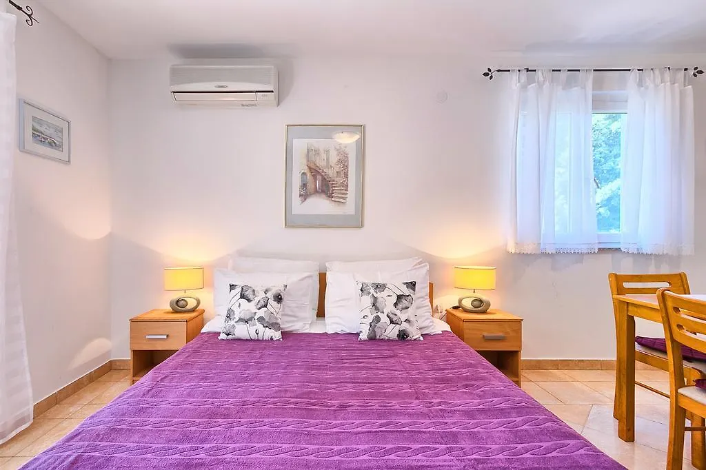 Franulovic Apartments Premantura