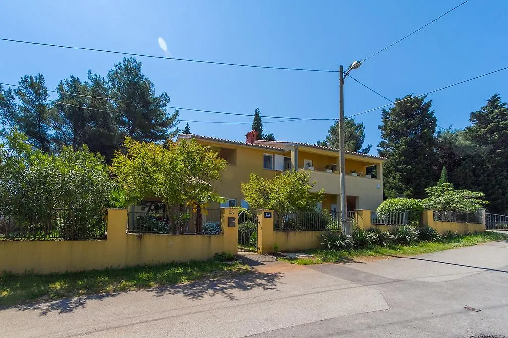Franulovic Apartments Premantura